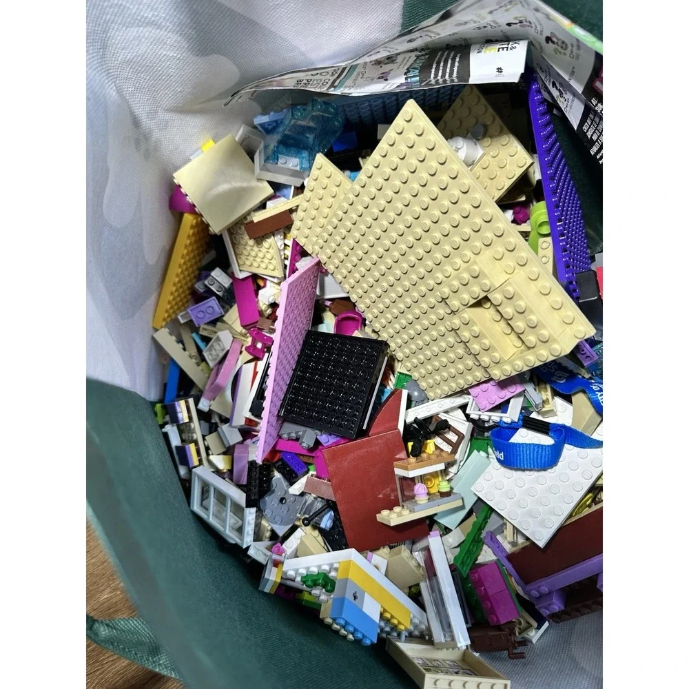 LEGO Friends Bulk Lot 9.5 Lbs Mixed Sets Parts Pieces Manuals Accessories - Picture 5 of 5